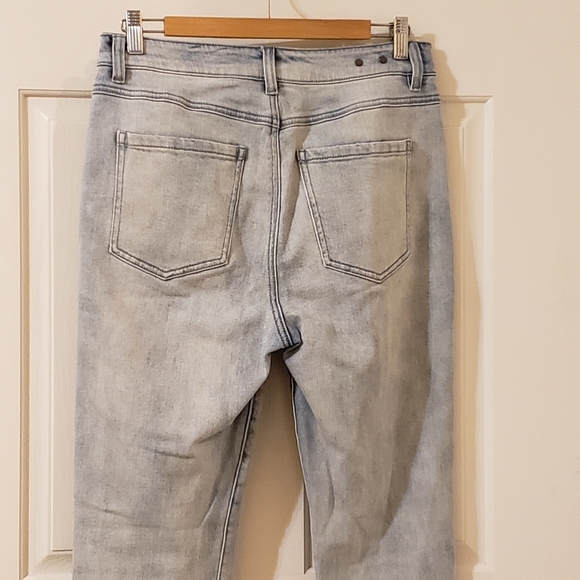 CAbi Higher Straight Jeans Size 4 - Picture 5 of 10